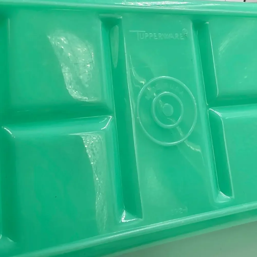 Tupperware Vintage Jadeite Green 3 Piece Celery Crisper #892-! Clear Lid #893-1